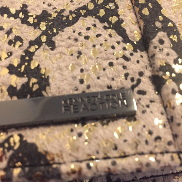 💼🐍 Kenneth Cole Reaction Faux Snakeskin Minibag / Wristlet! 🐍💼 - Picture 5 of 9